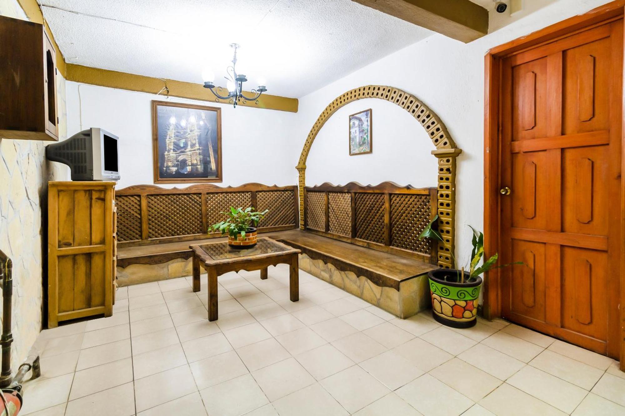 Oyo Hotel La Luna, Templo De Santo Domingo De Guzman San Cristóbal de Las Casas المظهر الخارجي الصورة