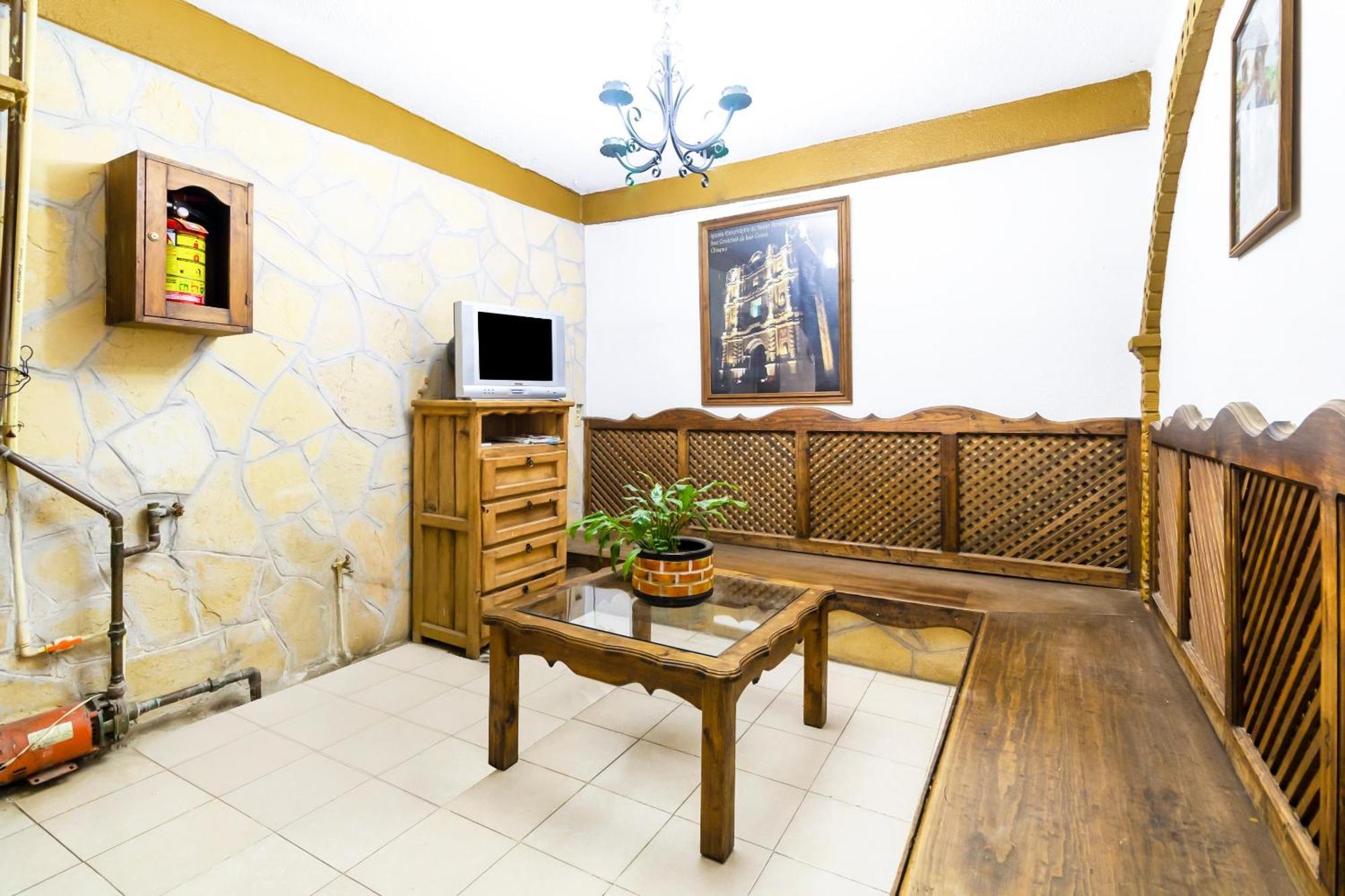 Oyo Hotel La Luna, Templo De Santo Domingo De Guzman San Cristóbal de Las Casas المظهر الخارجي الصورة