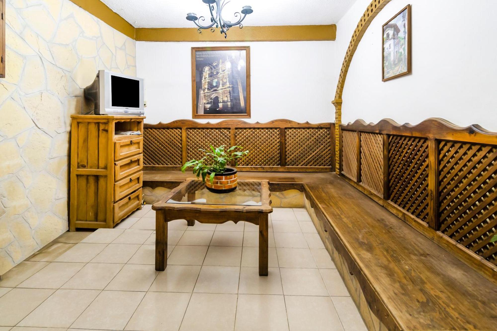 Oyo Hotel La Luna, Templo De Santo Domingo De Guzman San Cristóbal de Las Casas المظهر الخارجي الصورة